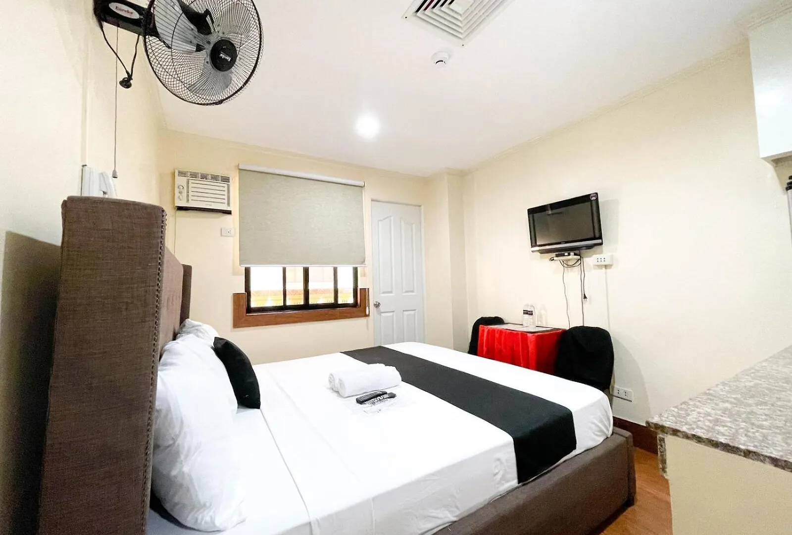 ***  Chanel Paris Hotel Powered By Cocotel Taguig Philippines