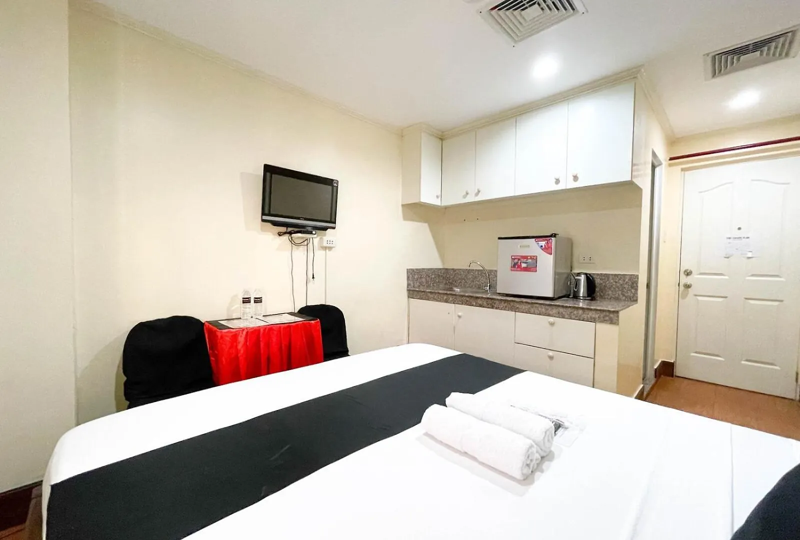 Chanel Paris Hotel Powered By Cocotel Taguig 3*,  Philippines