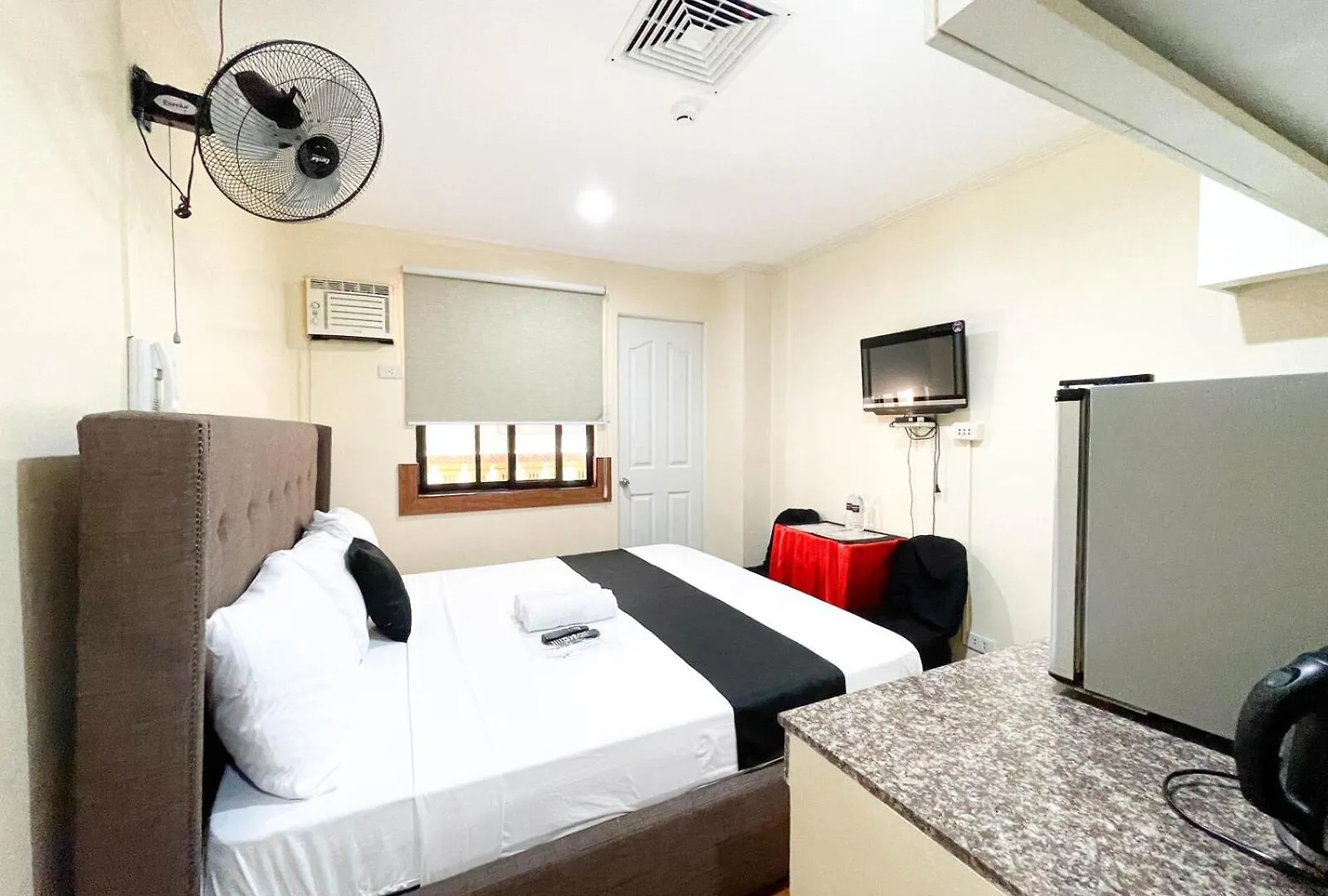 Chanel Paris Hotel Powered By Cocotel Taguig 3*,  Philippines